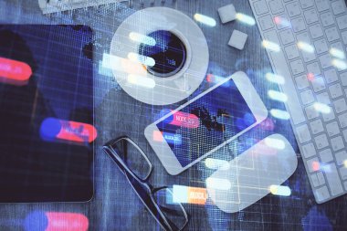 Çalışma masası üzerinde çoklu teknoloji temalı çizim. Üst Manzara. Küresel veri analiz kavramı.