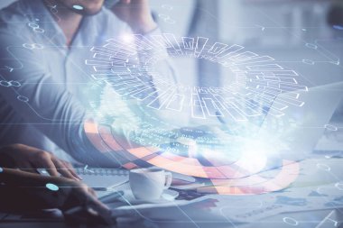 Kadın ve erkeğin birlikte çalışması ve teknoloji temasının hologramı çekmesi. Büyük veri konsepti. Bilgisayar arkaplanı.