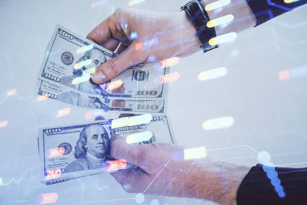 Multi exposición de la tecnología de dibujo holograma y nosotros billetes de dólares y manos de hombre. Concepto de datos —  Fotos de Stock