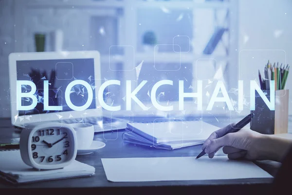 Cryptogeld hologram over handen nemen van notities achtergrond. Concept van blockchain. Multi exposure — Stockfoto