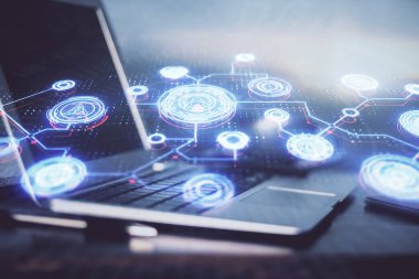 Sosyal ağ hologramıyla birlikte bilgisayar masaüstünde. Çoklu maruz kalma. Uluslararası insan ilişkileri kavramı.