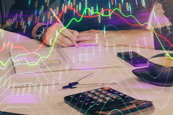 Dupla exposição do homem fazendo análise do mercado de ações com gráfico forex . — Fotografia de Stock