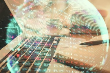 Masa arkasında kahve ve eşyalar olan iki kat iş teması çizimi ve masaüstü görüntüsü. Pazar ticareti kavramı