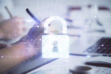 Arka planda not alan insanları iki kez kilide maruz bırakmış. Güvenlik kavramı