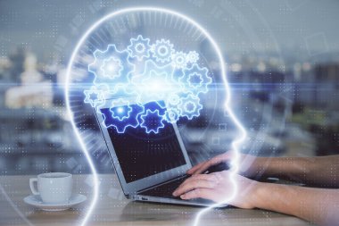 Bilgisayar ve insan beyin hologramı çizimleri üzerinde çalışan kadın ellerine çok maruz kaldı. Ai teknoloji konsepti.