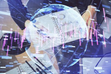 Forex grafik huds ile notlar yapma ellerin çoklu pozlama. Borsa konsepti.