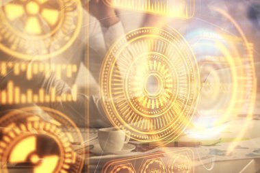 Kadın ve erkeğin birlikte çalışması ve hologram çizimi. Teknoloji konsepti. Bilgisayar arkaplanı.