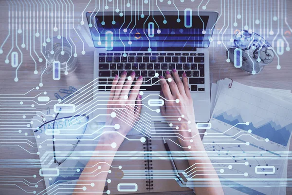 Dubbel exponering av kvinnliga händer som arbetar på dator och data tema hologram ritning. Ovanifrån. Teknikkoncept. — Stockfoto