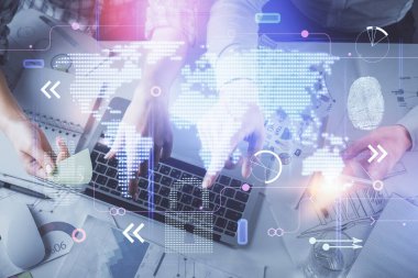 Birlikte çalışan kadın ve erkeğin çifte pozu ve dünya haritası çizimi. Uluslararası ağ konsepti. Bilgisayar arkaplanı. Üst Görünüm.