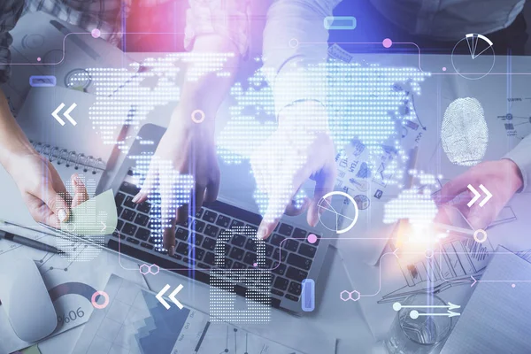 Birlikte çalışan kadın ve erkeğin çifte pozu ve dünya haritası çizimi. Uluslararası ağ konsepti. Bilgisayar arkaplanı. Üst Görünüm.