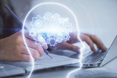 Bilgisayar ve insan beyin hologramı çizimleri üzerinde çalışan kadın ellerine çok maruz kaldı. Ai teknoloji konsepti.