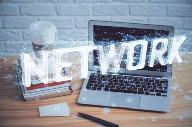 Teknoloji temalı çizim ve bilgisayarlı masa. Çifte maruziyet. Bilgi kavramı.