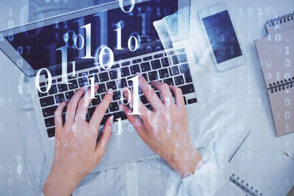 Doble exposición de las manos de las mujeres que trabajan en la computadora y el tema de datos holograma dibujo. Vista superior. Concepto tecnológico. — Foto de Stock