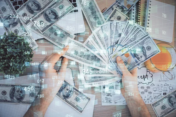 Multi blootstelling van technologie tekenen hologram en ons dollars biljetten en mannenhanden. Gegevensconcept — Stockfoto