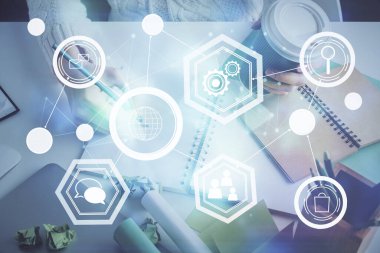 Kadınların el yazısı üzerine sosyal ağ temalı hologram. Uluslararası insanlar birbirine bağlanır. Çift pozlama