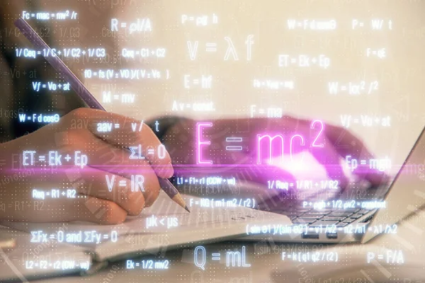 Dupla exposição das mãos da mulher digitando no computador e desenho de holograma de fórmula. Conceito de educação . — Fotografia de Stock