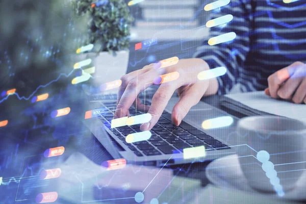 Doble exposición de las manos de las mujeres que trabajan en la computadora y el tema de datos holograma dibujo. Concepto técnico. —  Fotos de Stock