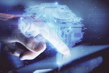 Erkeklerin el ele tutuşup dijital bir cihaz ve beyin hologramı çizimleri kullanırken çift pozlama. Veri kavramı.