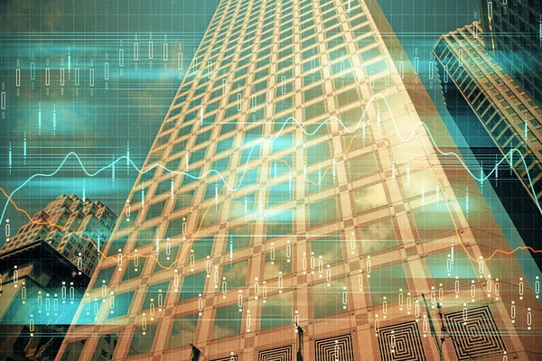 Yüksek binaların arka planında çoklu pozlama olan eski şehir haritası. Finansal araştırma kavramı.