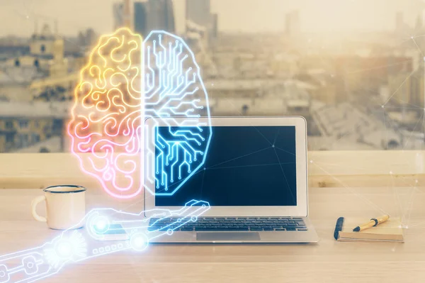 Multiblootstelling van de werkruimte met computer en menselijk hersenhologram. Brainstormconcept. — Stockfoto