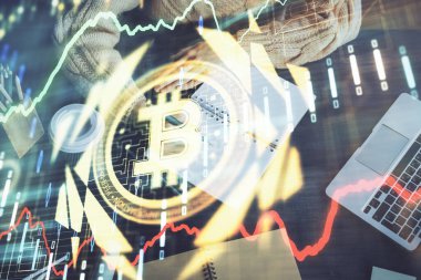 Kripto para birimi hologramı, notlar alan ellerin üzerinde arka plan. Blockchain kavramı. Çoklu pozlama