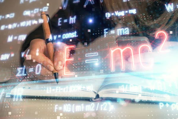 Podwójna ekspozycja kobiecych rąk na komputerze i rysunku hologramu formuły. Koncepcja edukacji. — Zdjęcie stockowe