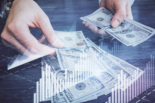 Mehrfachbelichtung von Finanzgraphen, die Hologramme und Dollarscheine und Menschenhände zeichnen. Analysekonzept. — Stockfoto