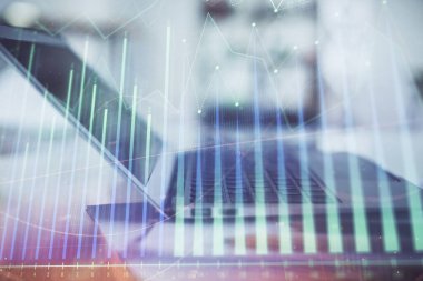 Bilgisayar geçmişi olan eski grafik hologramı. Çifte maruziyet. Finans piyasası kavramı.