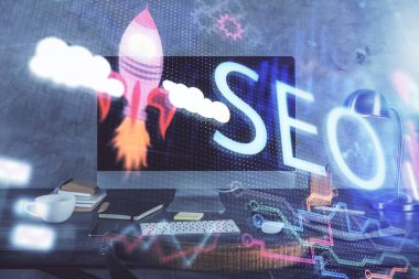 Bilgisayar ve seo çizim hologramı olan çok katmanlı bir tablo. Arama optimizasyon kavramı.