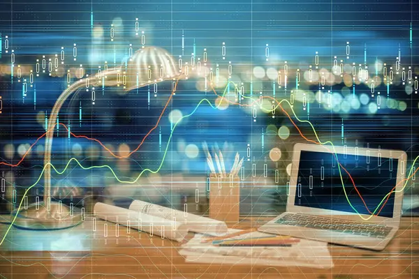 Multi esposizione del grafico forex e dello spazio di lavoro con il computer. Concetto di trading online internazionale. — Foto Stock