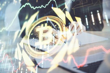 Kripto para birimi hologramı, notlar alan ellerin üzerinde arka plan. Blockchain kavramı. Çoklu pozlama