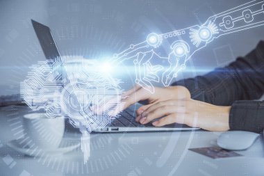 Bilgisayar ve insan beyin hologramı çizimleri üzerinde çalışan kadın ellerine çok maruz kaldı. Ai teknoloji konsepti.