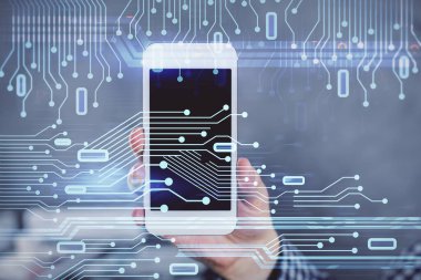 Erkeklerin el ele tutuşup dijital bir cihaz ve veri temalı hologram çizimi kullanırken çift pozlama. Teknoloji konsepti.