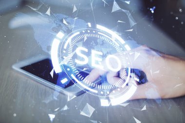 SEO 'nun robot resmini ve cep telefonu kullanan kadını iki kez gösteriyor..