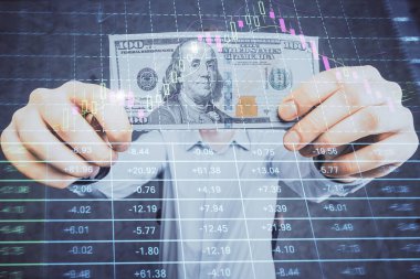 Finansal grafiğe çoklu pozlama hologram, Amerikan dolarları ve insan eli. Analiz kavramı.