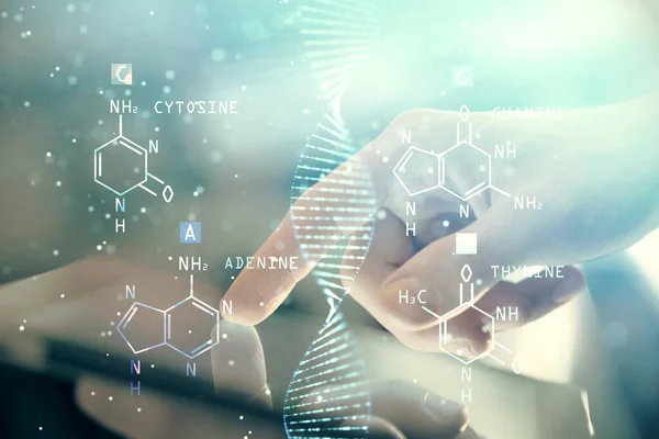 Doppia esposizione di mani di uomo in possesso e utilizzando un disegno di telefono e DNA. Concetto di educazione medica . — Foto Stock