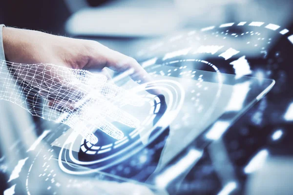 Erkeklerin el ele tutuşmaları ve dijital bir cihaz ve veri temalı çizimler kullanmaları. Yenilik kavramı.