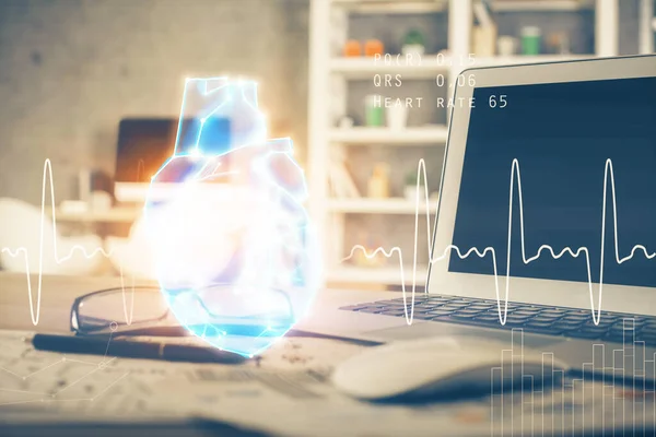 デスクトップコンピュータの背景と心臓の図面。露出を2倍。医学研究と医療の概念. — ストック写真