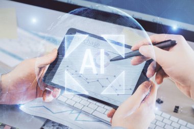 Dijital bir cihaz ve veri temalı çizim kullanan bir adamın el ele tutuşması. Yenilik kavramı.