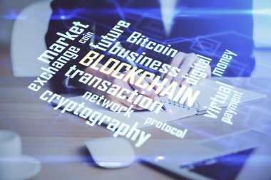 Kripto para birimi hologramı, notlar alan ellerin üzerinde arka plan. Blockchain kavramı. Çoklu pozlama