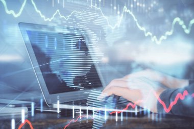 Arka planda dizüstü bilgisayar üzerinde çalışan adam ile borsa grafiği çift pozlama. Finansal analiz kavramı.