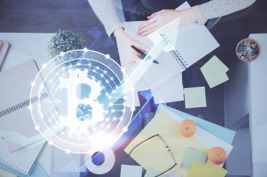 Şifreli para hologramı, kadınların el yazısı üzerine. Engelleme zinciri kavramı. Çoklu pozlama