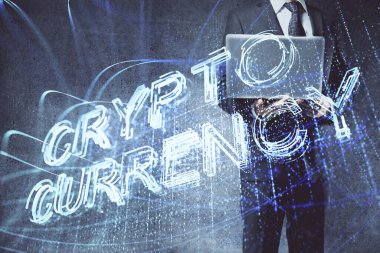 Kripto para tema hologramı arka planda bilgisayar üzerinde çalışan işadamı ile. Blockchain kavramı. Çift pozlama.