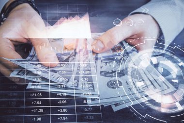 Finansal grafiğe çoklu pozlama hologram, Amerikan dolarları ve insan eli. Analiz kavramı.