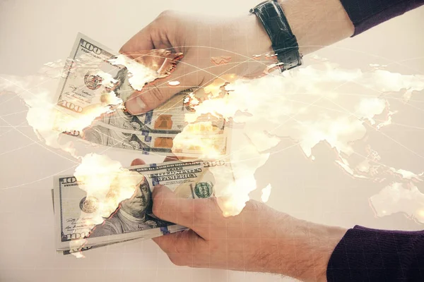 금융 테마의 다양 한 노출은 홀로 그램과 미국 달러 지폐와 사람의 손을 그린다. 사업 개념. — 스톡 사진