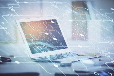 Teknoloji temalı çizim ve bilgisayarla çalışma alanı. Çoklu maruz kalma. Yenilik kavramı.