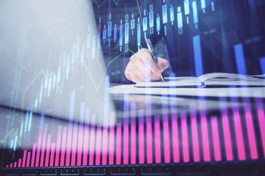 Dizüstü bilgisayar ve borsa forex grafik ile işadamı çift pozlama.