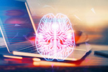 Bilgisayar ve insan beyin hologramıyla çalışma alanının çoklu açığı. Beyin fırtınası konsepti.