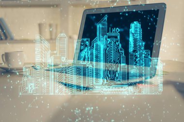 Ofisteki masaüstü bilgisayar geçmişi ve büyük kasaba binaları hologram çizimi. Çifte maruziyet. Akıllı şehir konsepti.