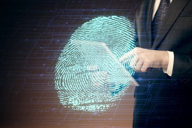 Dijital bir cihaz ve parmak izi hologramı kullanarak el ele tutuşurken çift pozlama. Güvenlik kavramı.